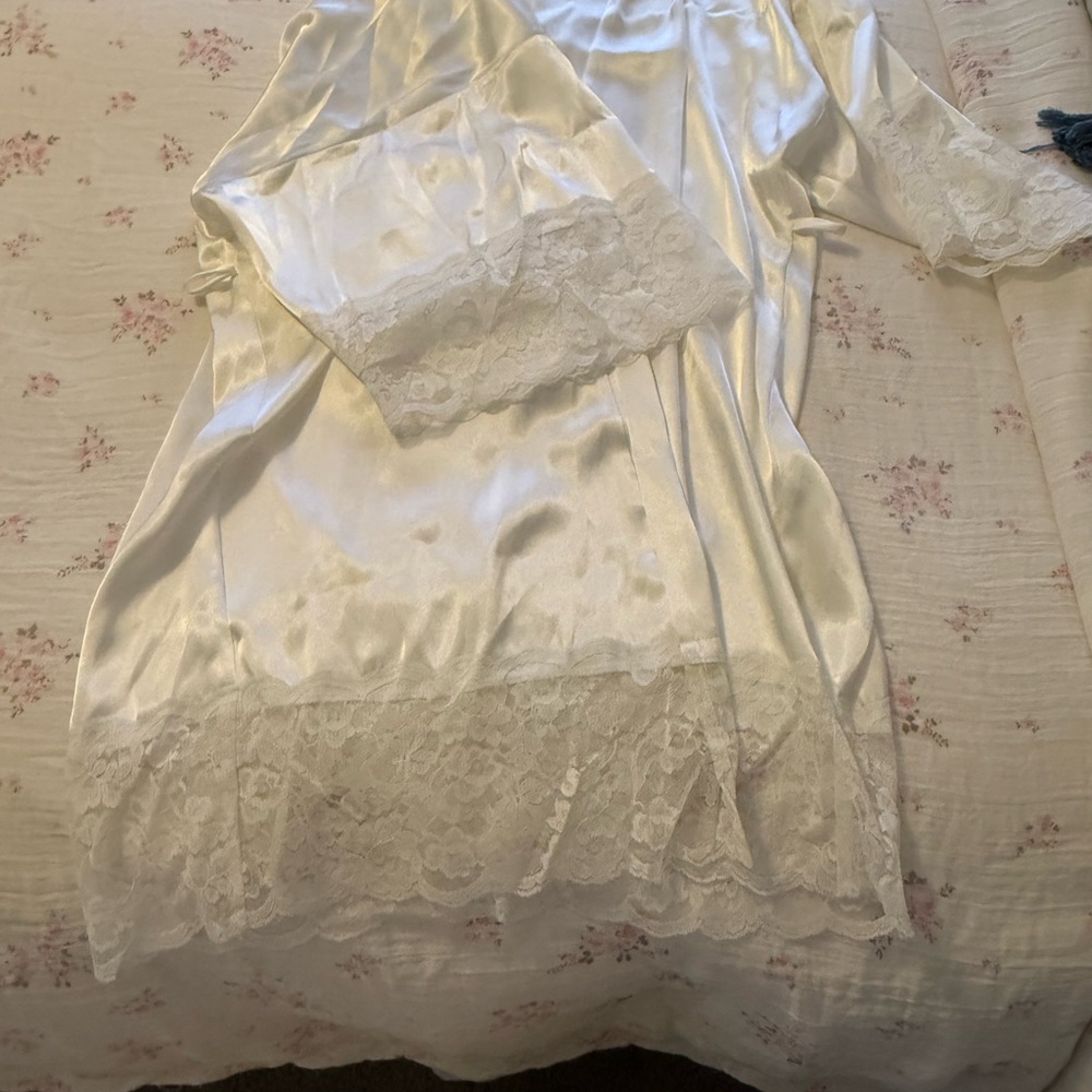 In Bloom White ( Bride ) Satin Robe with Lace Trim
